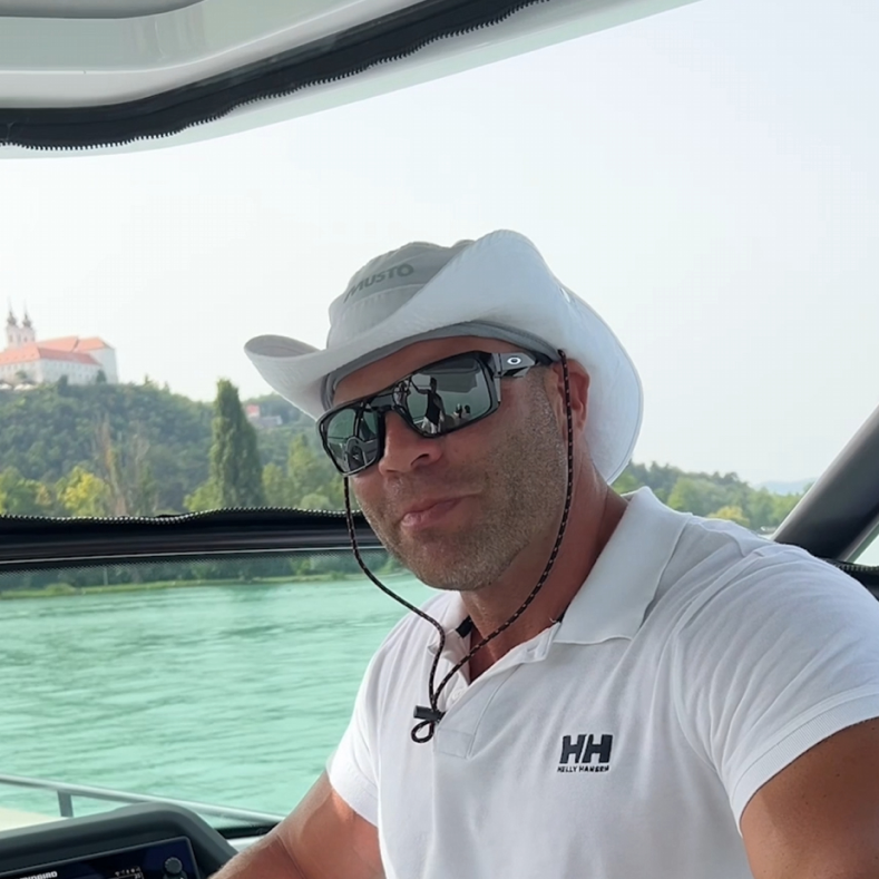 Nem csak hajózunk. Megmutatjuk a Balatont.